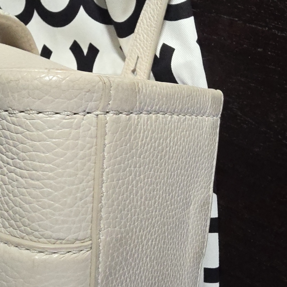 Marc Jacobs Cream Tote Bag - Picture 2 of 5